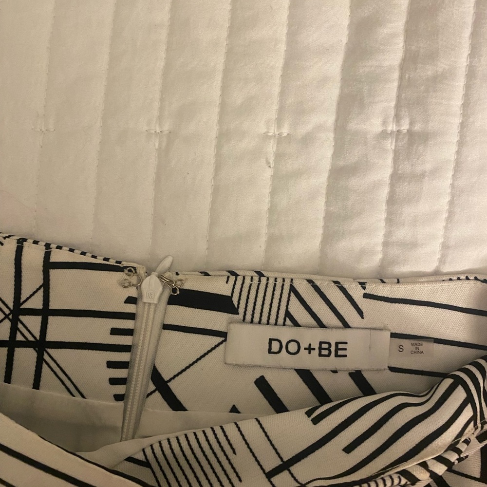 Do+Be Small Black & White Mini Skirt. In perfect condition.